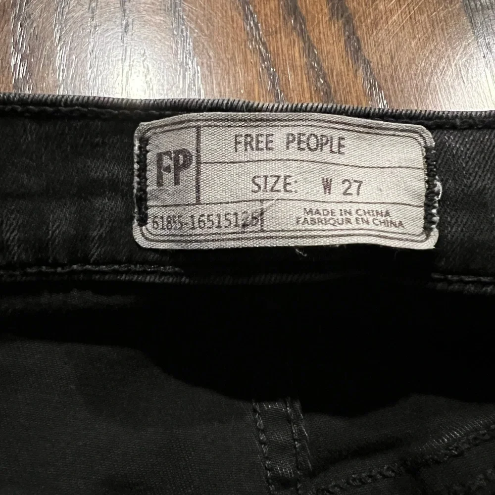 Free People Women's Size 27 Grey Black Distressed With Raw Frayed Hem Skinny